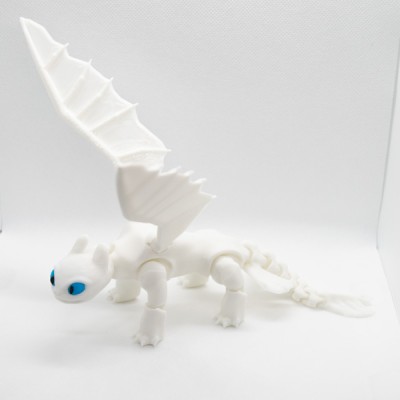 Дракон з мультика "Як приборкати дракона" Біла Фурія